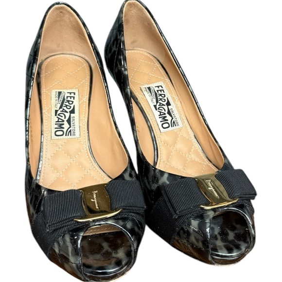 Salvatore Ferragamo Talia Quilted Patent Leather Pumps Black/Grey Size 8 - Picture 13 of 15